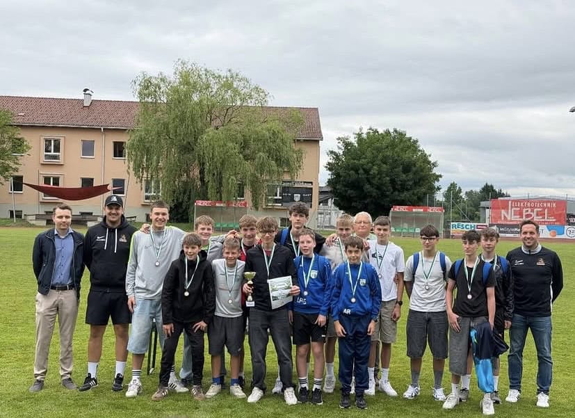 Mit Teamgeist zum sensationellen 3. Platz in der Steiermark<br /><h3 style='font-size: 16px; line-height: 16px !important; margin-top: 5px;'><span style='color: #800000;'>U15 Schülerliga</span></h3>
